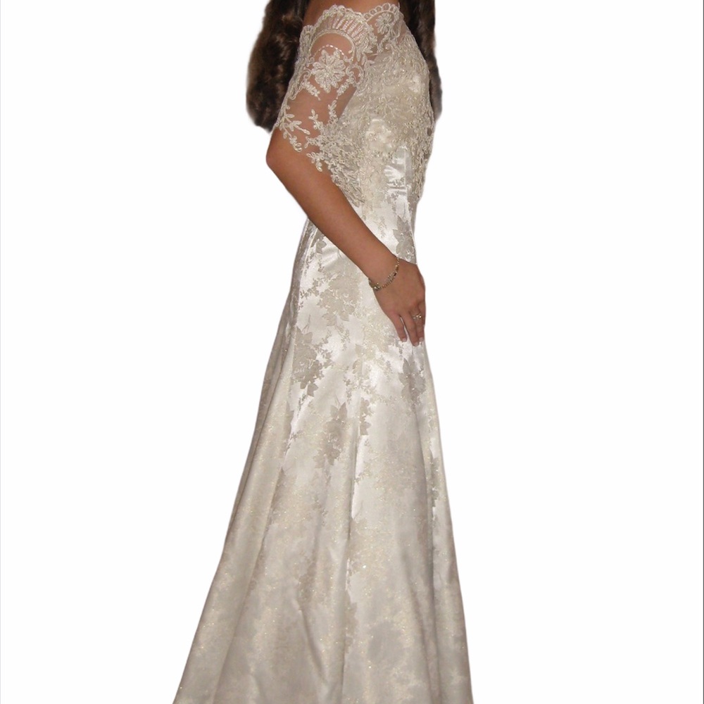 Vintage JESSICA MCCLINTOCK Bridal Gown with Custom Lace Shoulder Wrap: SIZE 2